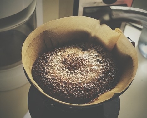 Brewing manually with a pour-over 